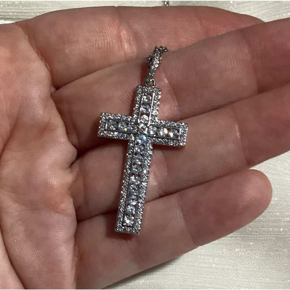 ✝️ Beautiful Sparkling Zircon Cross Pendant Necklace - Picture 3 of 16